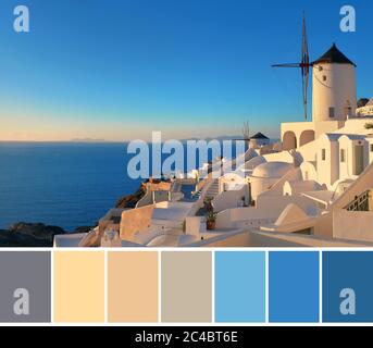 Palette de couleurs assorties à l'image des moulins à vent blanchis à la chaux et de l'architecture dans le village d'Oia, île de Santorini, Grèce sur un coucher de soleil lumineux avec un esprit Banque D'Images