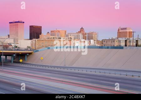 Interstate 10 et horizon d'El Paso, Texas, États-Unis Banque D'Images