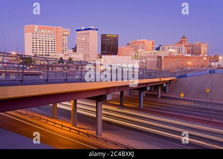 Interstate 10 et horizon d'El Paso, Texas, États-Unis Banque D'Images