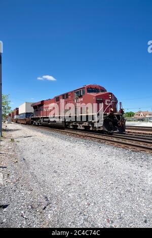 Franklin Park, Illinois, États-Unis. Une locomotive du chemin de fer canadien Pacifique faisant un mouvement de commutation à l'est du triage Bensenville. Banque D'Images