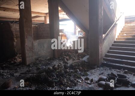 Foyer d'incendie au marché d'Oba à Benin City, État d'Edo, Nigeria Banque D'Images