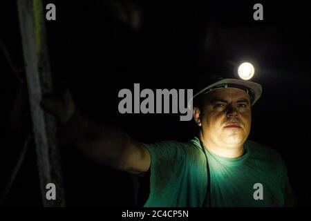 portraits de mineurs dans une mine de charbon brun Banque D'Images