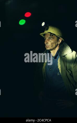 portraits de mineurs dans une mine de charbon brun Banque D'Images