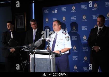 Le commissaire adjoint Nick Kaldas – le commissaire adjoint, opérations sur le terrain, NSW police répond aux questions des médias. Banque D'Images