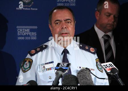 Le commissaire adjoint Nick Kaldas – le commissaire adjoint, opérations sur le terrain, NSW police répond aux questions des médias. Banque D'Images