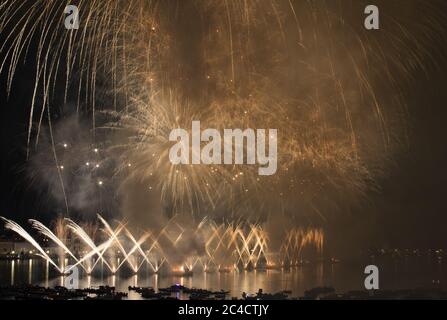 Feux d'artifice lors du festival Redentore à Venise en juillet Banque D'Images