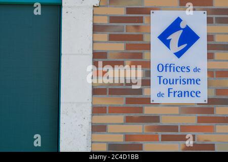logo office de tourisme sur le mur du centre d'information en français pour l'aide touristique Banque D'Images