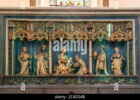 Retabel des Hochaltars im Innenraum der Stiftskirche St. Castor in Karden, Treis-Karden, Rheinland-Pfalz, Deutschland | réartable de haute autel, Saint-C. Banque D'Images