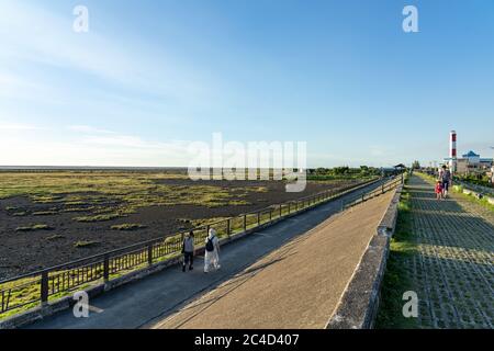 Sentier touristique de Gaomei Wetlands, un lieu touristique populaire dans le quartier de Qingshui. Taichung, Taïwan Banque D'Images