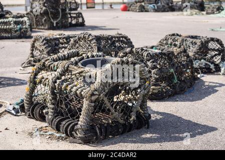 Des pots de homard sur le quai de Mudeford Harbour Christchurch Banque D'Images