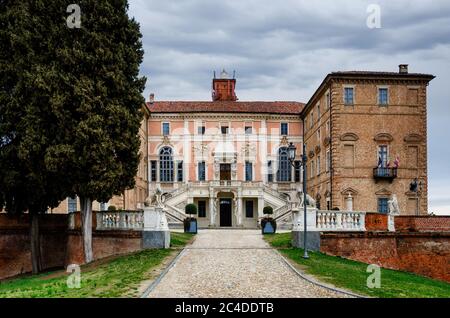 Château de Govone dans le Piémont, Italie Banque D'Images