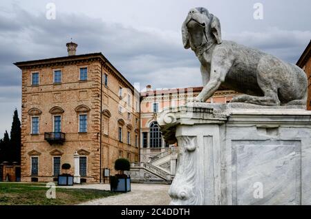 Château de Govone dans le Piémont, Italie Banque D'Images