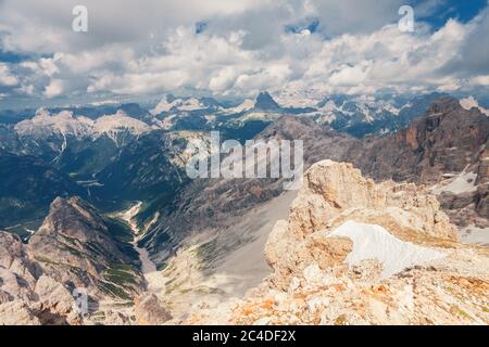 Les sommets des dolomites abritent le massif du Monte Cristallo en Italie Banque D'Images