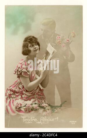 Carte de voeux teintée sentimentale française du début des années 1900 - jeune femme pensant à son petit ami, posté le 31 mars 1923, France Banque D'Images