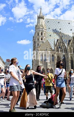 Vienne, Autriche. 26 juin 2020. Rassemblement et manifestation du vendredi pour l'avenir: Grève climatique: "Pas d'emplois sur une planète morte" à Vienne le 26 juin 2020. Crédit: Franz PERC / Alay Live News Banque D'Images