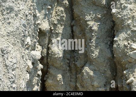 La roche de sable en ruines sur une plage près d'Oludeniz, Turquie, accessible en bateau Banque D'Images