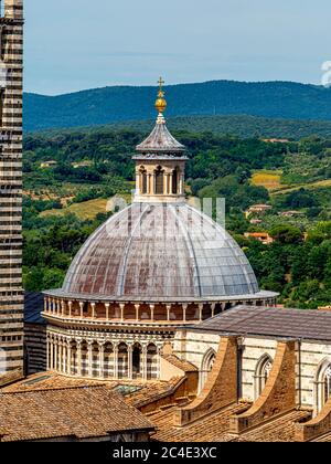 Vue aérienne du dôme de la cathédrale de Sienne. Sienne, Italie. Banque D'Images
