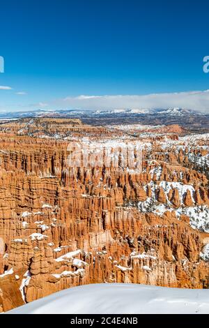 Vue sur Bryce Canyon dans l'Utah, en hiver, depuis inspiration point Banque D'Images