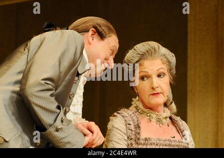 Penelope Keith, Peter Bowles. Photocall, Theatre Royal, Londres. ROYAUME-UNI Banque D'Images