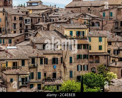 Maisons et appartements traditionnels à Sienne. Italie. Banque D'Images