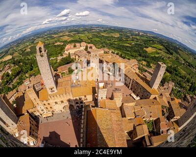 Vue aérienne de Torre Rognosa et San Gimignano, Toscane, Italie. Banque D'Images