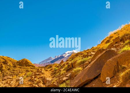 Paysage aride au parc national d'aconcagua, province de mendoza, argentine Banque D'Images