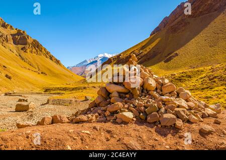 Paysage aride au parc national d'aconcagua, province de mendoza, argentine Banque D'Images