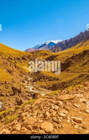 Paysage aride au parc national d'aconcagua, province de mendoza, argentine Banque D'Images