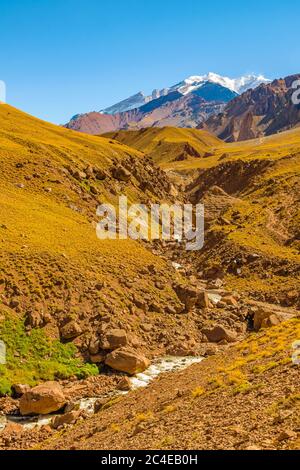 Paysage aride au parc national d'aconcagua, province de mendoza, argentine Banque D'Images