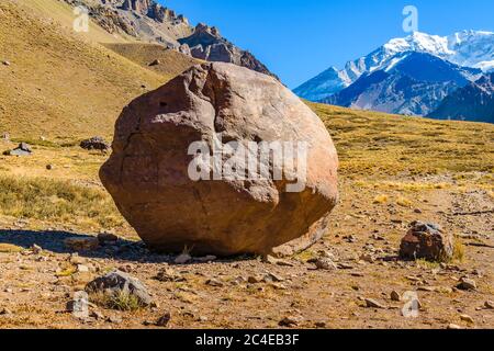 Paysage aride au parc national d'aconcagua, province de mendoza, argentine Banque D'Images