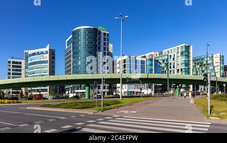 Varsovie, Mazovie / Pologne - 2020/05/21: Panorama de Sluzew Przemyslowy - Sluzew industriel - quartier des affaires de Mokotow avec cercle de l'UE Banque D'Images