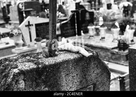 Cimetière municipal d'Orneta, Warmia, un territoire historique de la Voïvodie de Warmian-Masurien. Banque D'Images