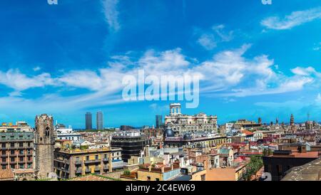 Vue panoramique vue aérienne de Barcelone en une belle journée d'été, Catalogne, Espagne Banque D'Images