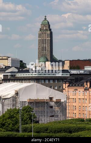 Tour de l'église Kallio vue sur le quartier Hakaniemi à Helsinki, en Finlande Banque D'Images