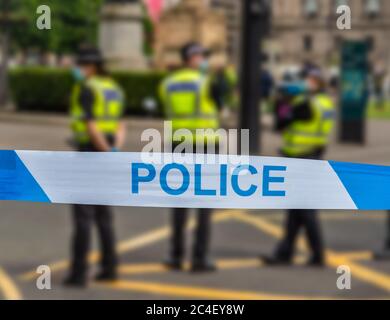 Police à Glasgow lors d'un incident près de George Square Banque D'Images