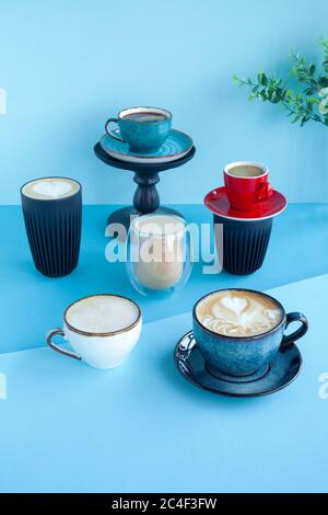 Ensemble de différents types de café, latte, cappuccino, mocha, café noir americano Banque D'Images