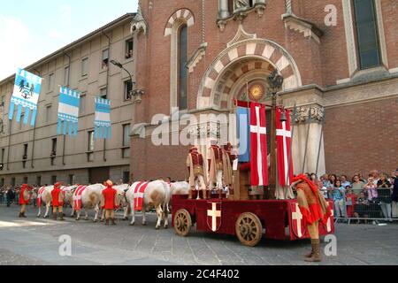 Asti, Piémont, Italie. -09/16/2007- la course de chevaux Palio est un festival traditionnel d'originsand médiéval exposition par des lanceurs de drapeau, processi historique Banque D'Images