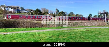 Camping-cars remis à neuf à côté du chemin de fer à Dawlish Warren, South Devon. Banque D'Images