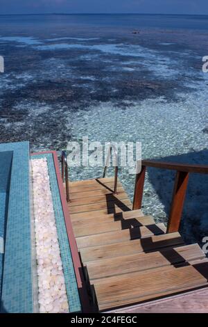 Villa en bord de mer, piscine privée, Resort de luxe sur l'île aux Maldives, Resort sur l'île, Resort Kandolhu maldives, Resort sur la plage Banque D'Images
