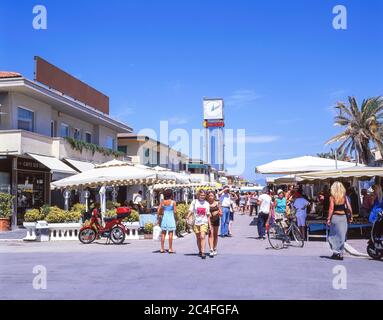 La Passeggiata (promenade), Viareggio, province de Lucques, région Toscane, Italie Banque D'Images