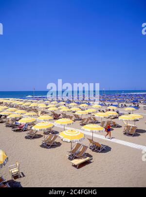 Vue sur la plage, Lido di Camaiore, province de Lucca, région Toscane, Italie Banque D'Images