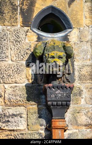 TONBRIDGE, KENT, Royaume-Uni - 13 SEPTEMBRE 2019 : Gargoyle sur l'église Saint-Pierre et Saint-Paul Banque D'Images