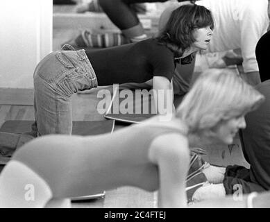 L'actrice Kate Jackson des anges de Chariie en classe d'exercice à l'entraînement de Jane Fonda à Beverly Hills, CA, 1980 Banque D'Images