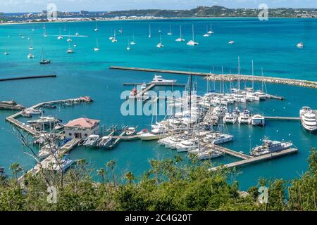 Vue panoramique sur Marina fort Louis. Saint Martin français. Banque D'Images