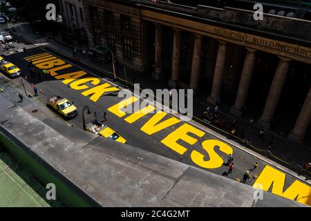 Brooklyn, États-Unis d'Amérique . 26 juin 2020. Une vue d'ensemble de la fresque de Black Lives Matter en face de Brooklyn Borough Hall le 26 juin 2020. (Photo de Gabriele Holtermann/Sipa USA) crédit: SIPA USA/Alay Live News Banque D'Images