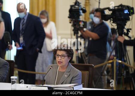 Jovita Carranza, administrateur, United States Small Business Administration (SBA), prononce des remarques lors de la réunion du Conseil consultatif sur la politique de la main-d'œuvre américaine à la Maison Blanche à Washington, DC, le vendredi 26 juin 2020. Credit: Chris Kleponis/Pool via CNP *** Légende locale *** BSMID5028834 | usage dans le monde entier Banque D'Images