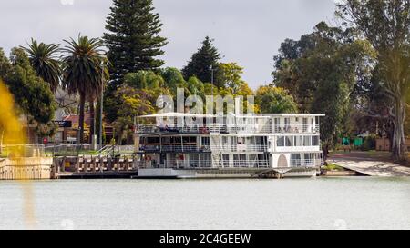 Le bateau River Murray Queen House a amarré sur la rive de Renmark dans le Riverland South Australia le 21 juin 2020 Banque D'Images