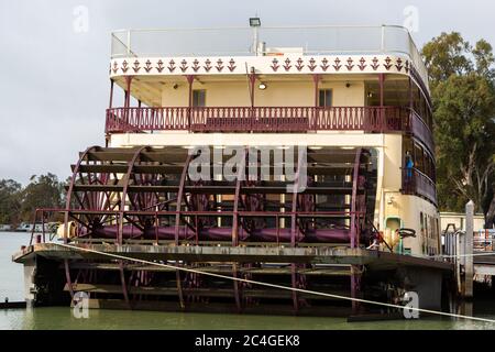 La paddle arrière du bateau Murray Princess House a amarré sur la côte de Renmark dans le Riverland South Australia le 21 juin 2020 Banque D'Images