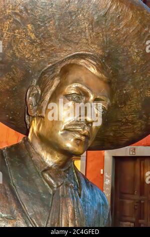 Guanajuato, Guanajuato, Mexique - 17 octobre 2005 : statue de Jorje Negrete, célèbre acteur, chanteur et musicien de musique classique mexicaine. Banque D'Images