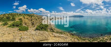 Vue panoramique panoramique vers la vallée de Kapsel et le cap Meganom, Alchak, près de la ville de station Sudak en Crimée Copier l'espace. Le concept d'un voyage, détendez-vous Banque D'Images